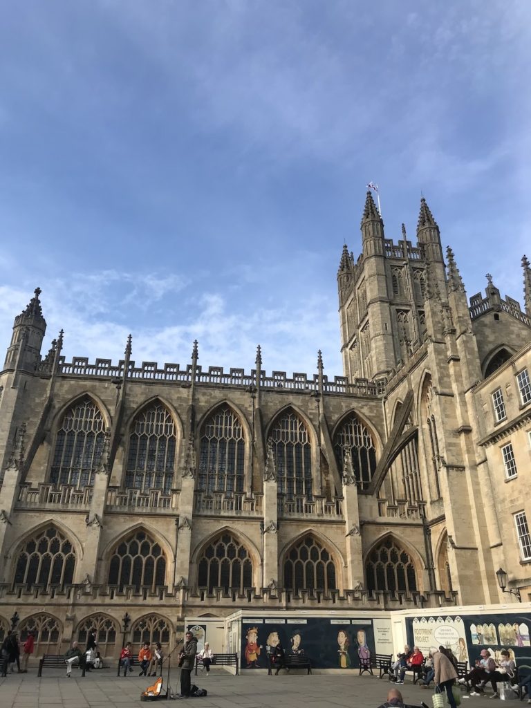 Image of the Bath Abbey at Bath during a day trip to Stonehenge and Bath from London.